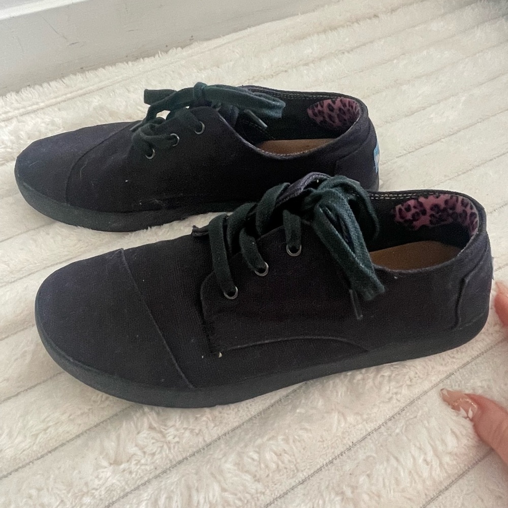 Tom’s Black Canvas Sneakers